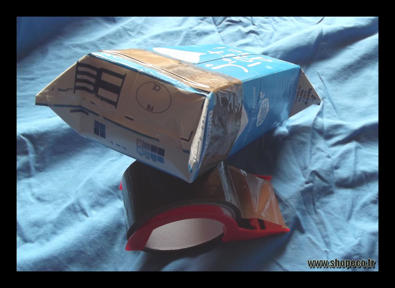 Brique de papier recyclé scotchée Brique de papier recyclé scotchée